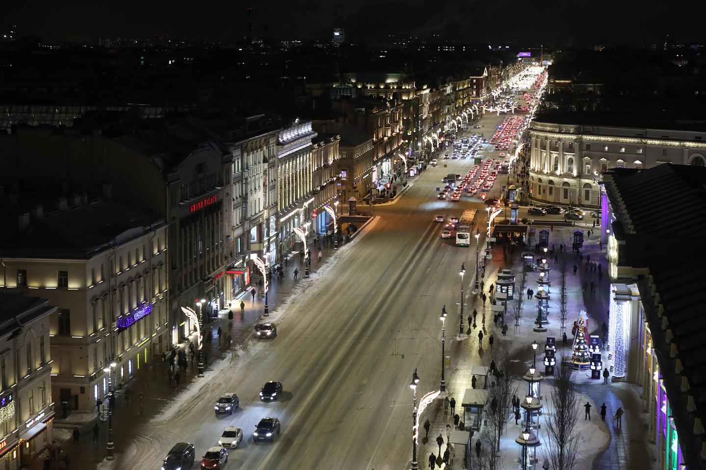 В Новогоднюю ночь метро в Петербурге будет работать круглосуточно